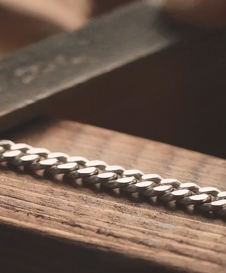 مراحل ساخت زنجیر کارتیه در طلاسازی